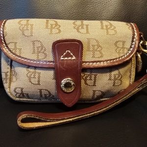 Dooney & Bourke wristlet